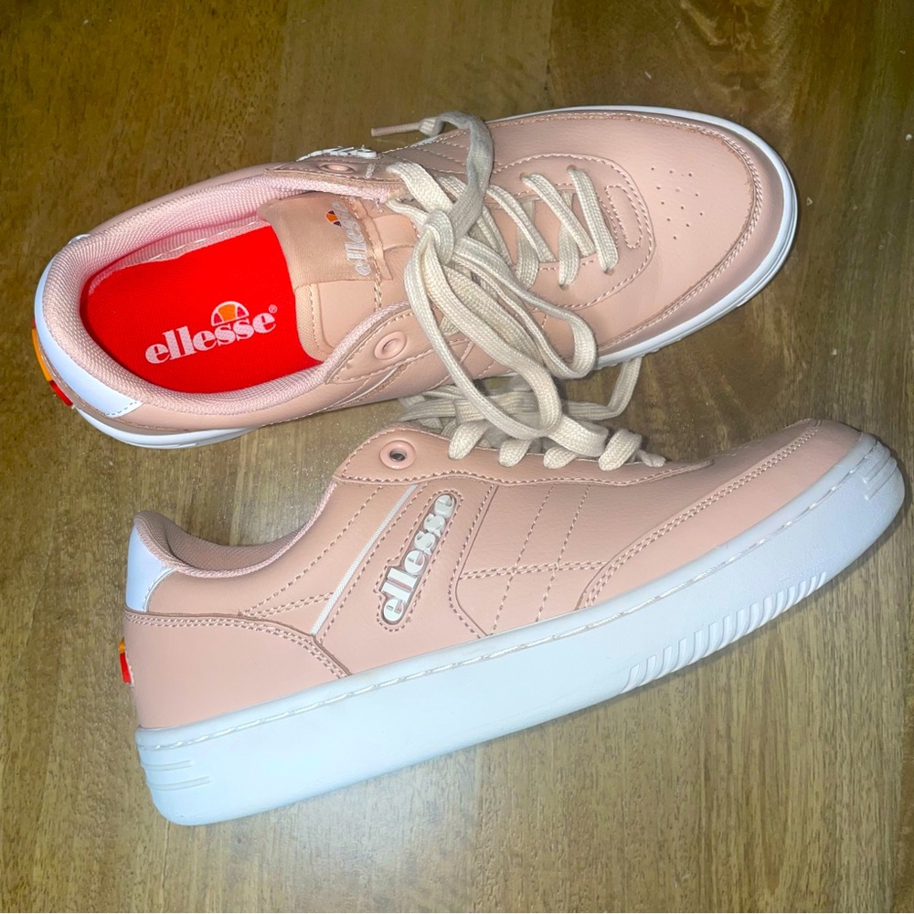 ellesee Sneakers
